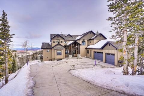Spacious Utah Escape w/ Balcony & Mountain Views!