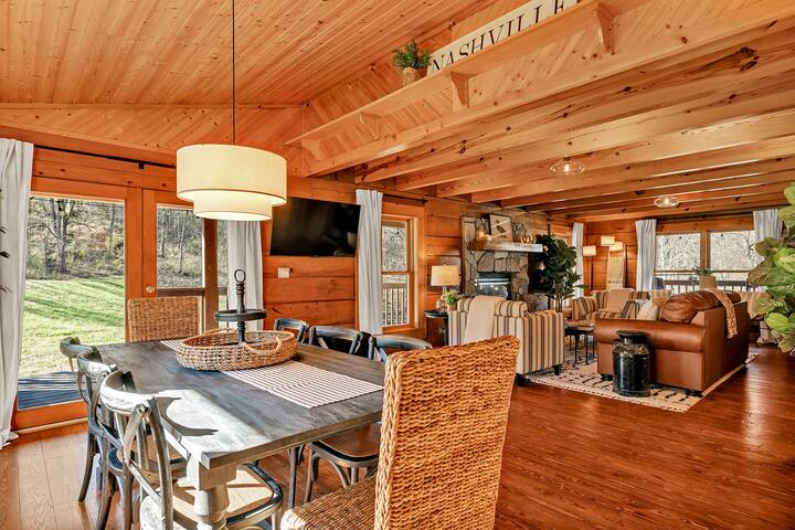 Creeks Cabin Luxury Retreat 15 Min to Downtown gallery image 2