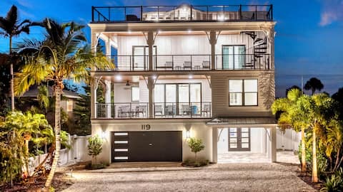 Luxe Lagoon Luxury Siesta Key Beach Home with Pool