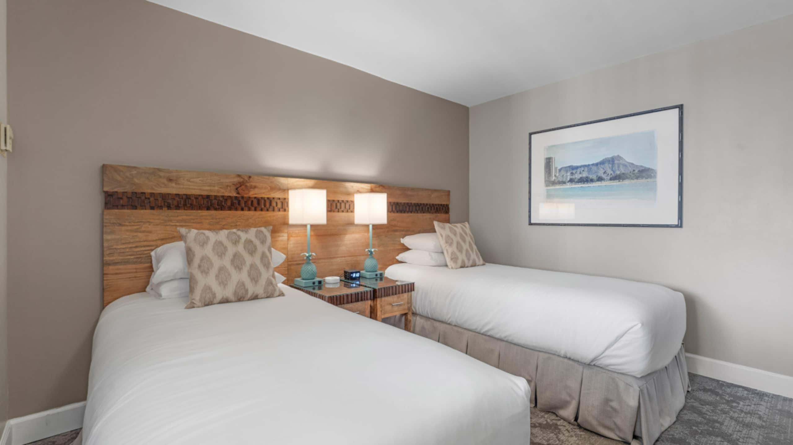 Condo in Honolulu · ★4.96 · 2 bedrooms · 4 beds · 2 private baths - Image 30