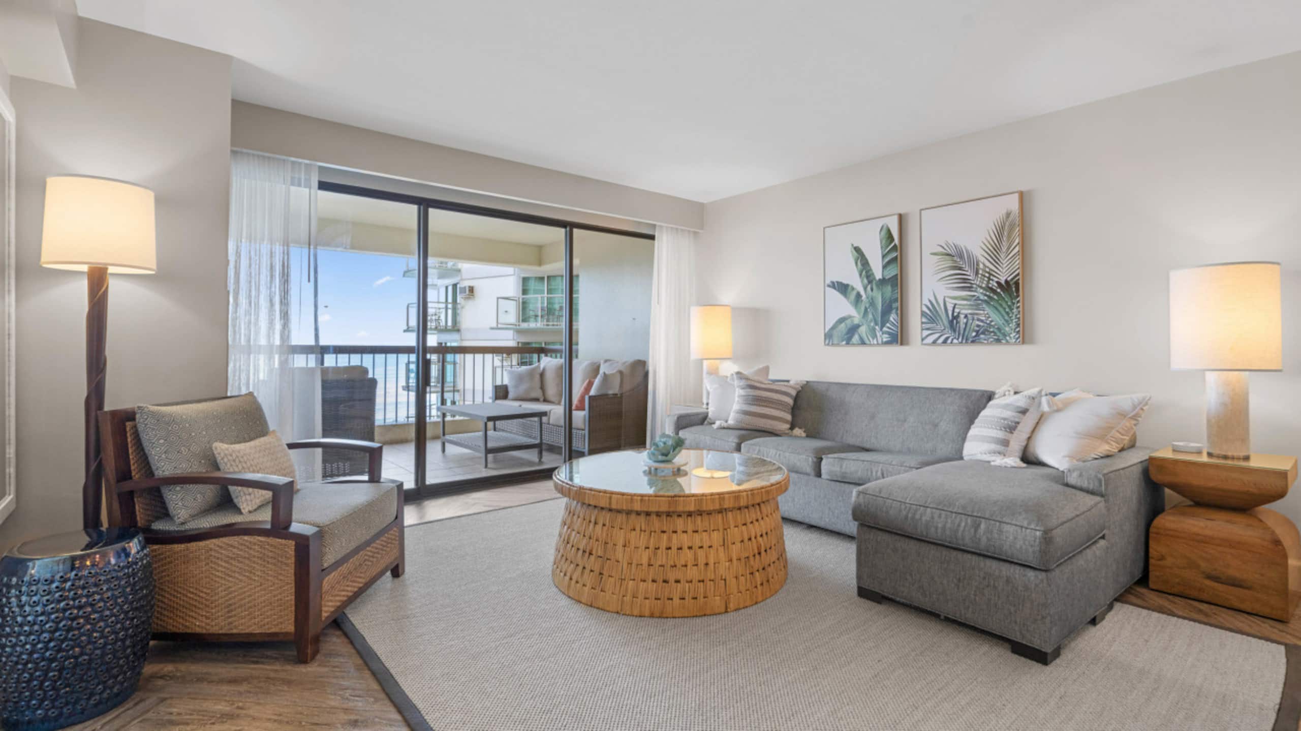 Condo in Honolulu · ★4.96 · 2 bedrooms · 4 beds · 2 private baths - Image 3