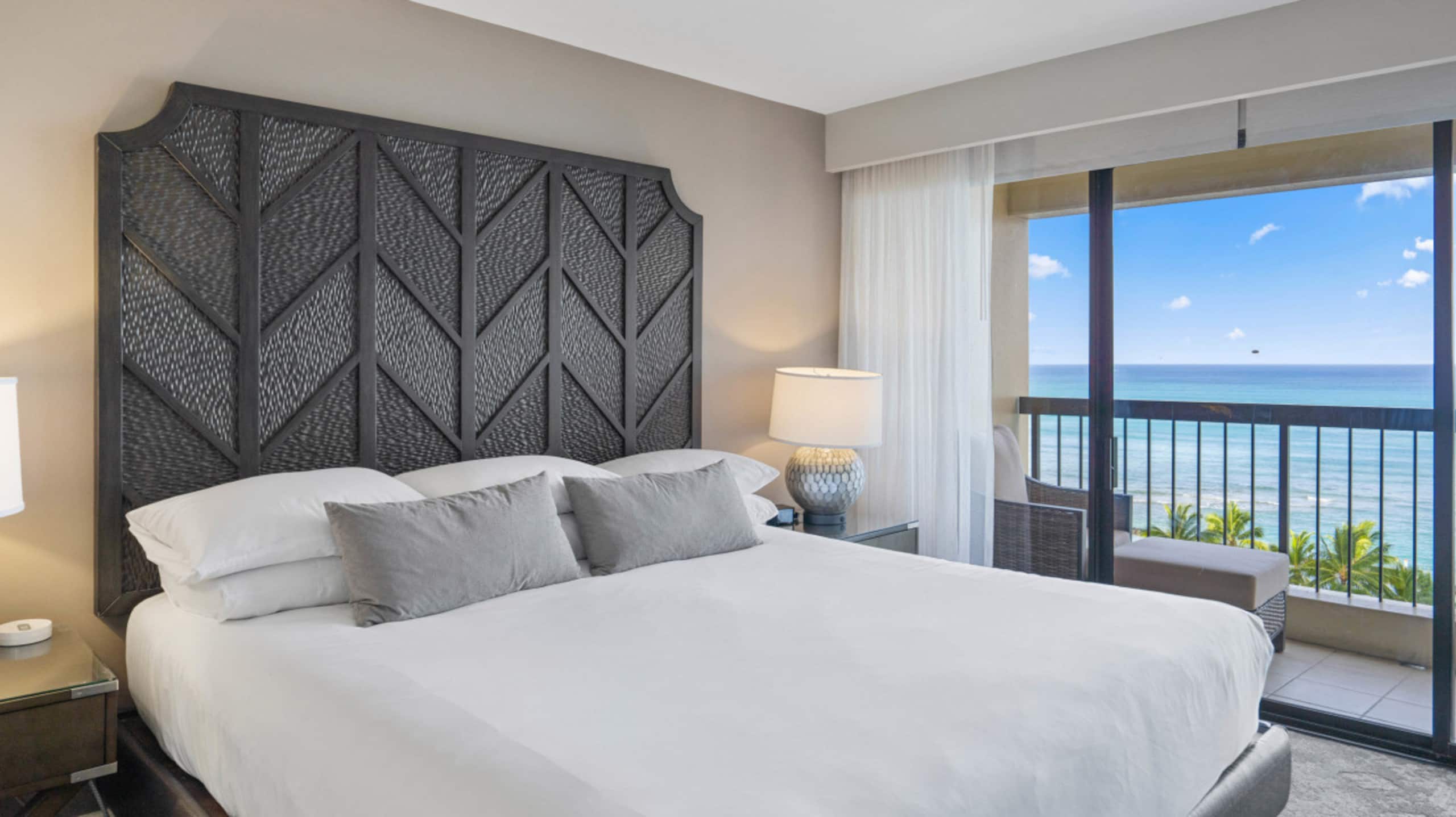 Condo in Honolulu · ★4.96 · 2 bedrooms · 4 beds · 2 private baths - Image 1