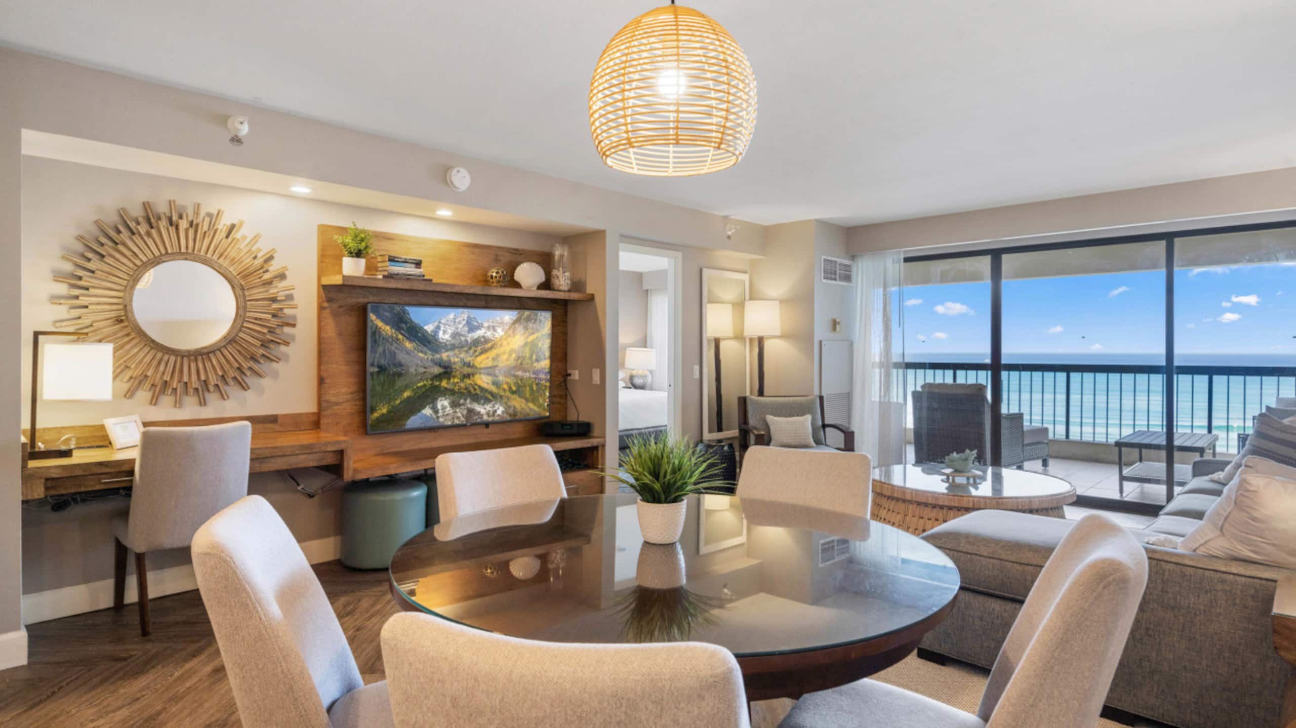 Condo in Honolulu · ★4.96 · 2 bedrooms · 4 beds · 2 private baths - Image 7