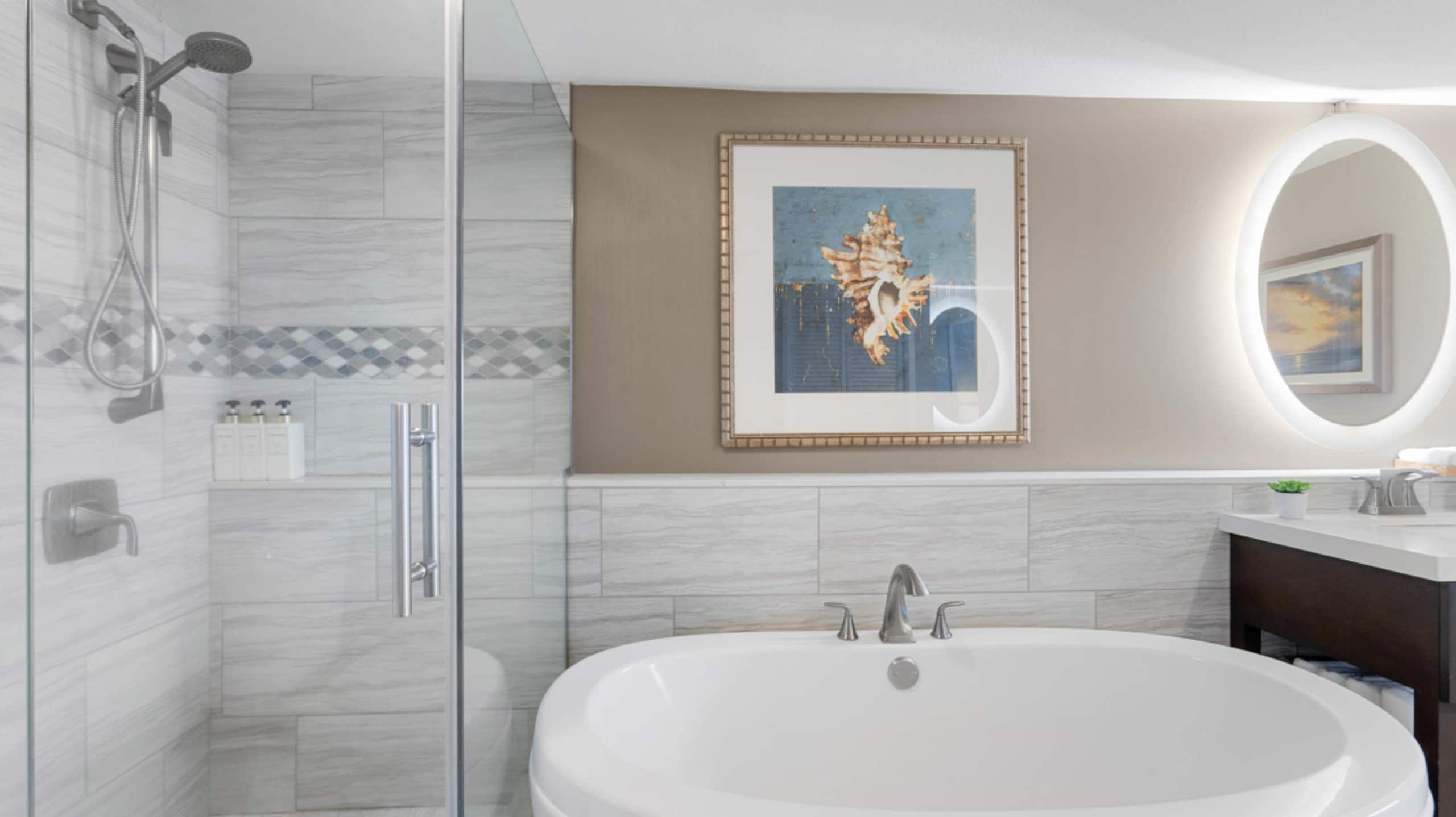 Condo in Honolulu · ★4.96 · 2 bedrooms · 4 beds · 2 private baths - Image 25