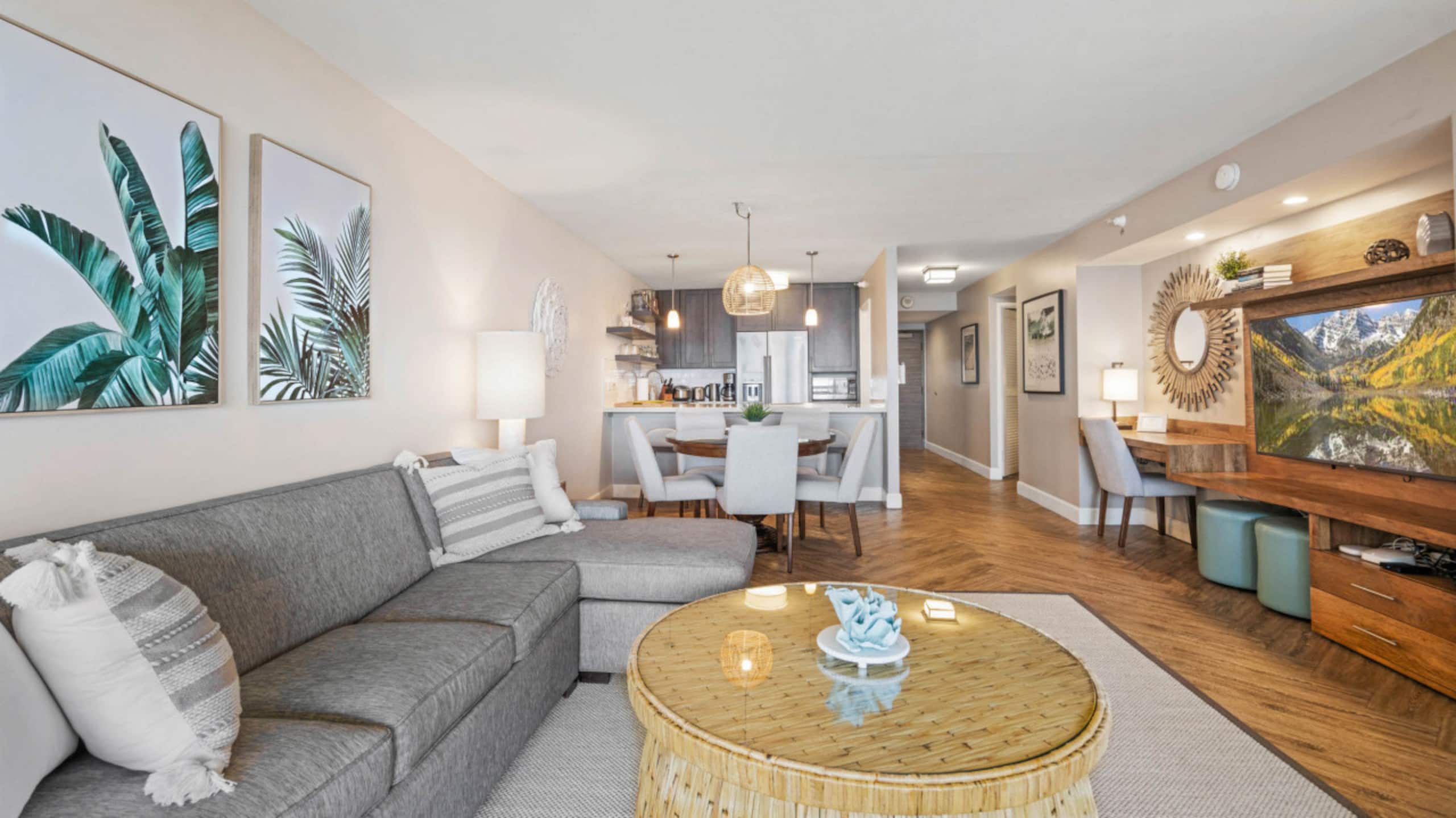 Condo in Honolulu · ★4.96 · 2 bedrooms · 4 beds · 2 private baths - Image 8
