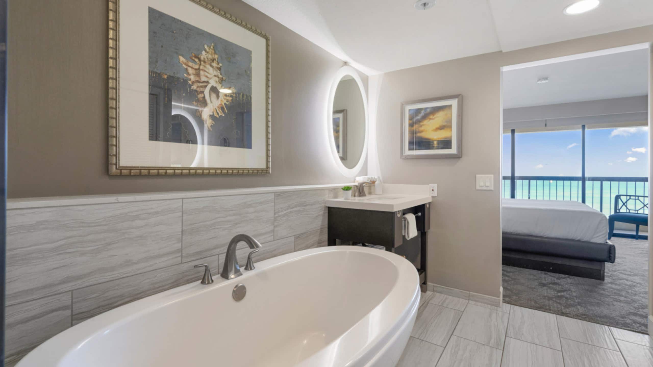 Condo in Honolulu · ★4.96 · 2 bedrooms · 4 beds · 2 private baths - Image 26