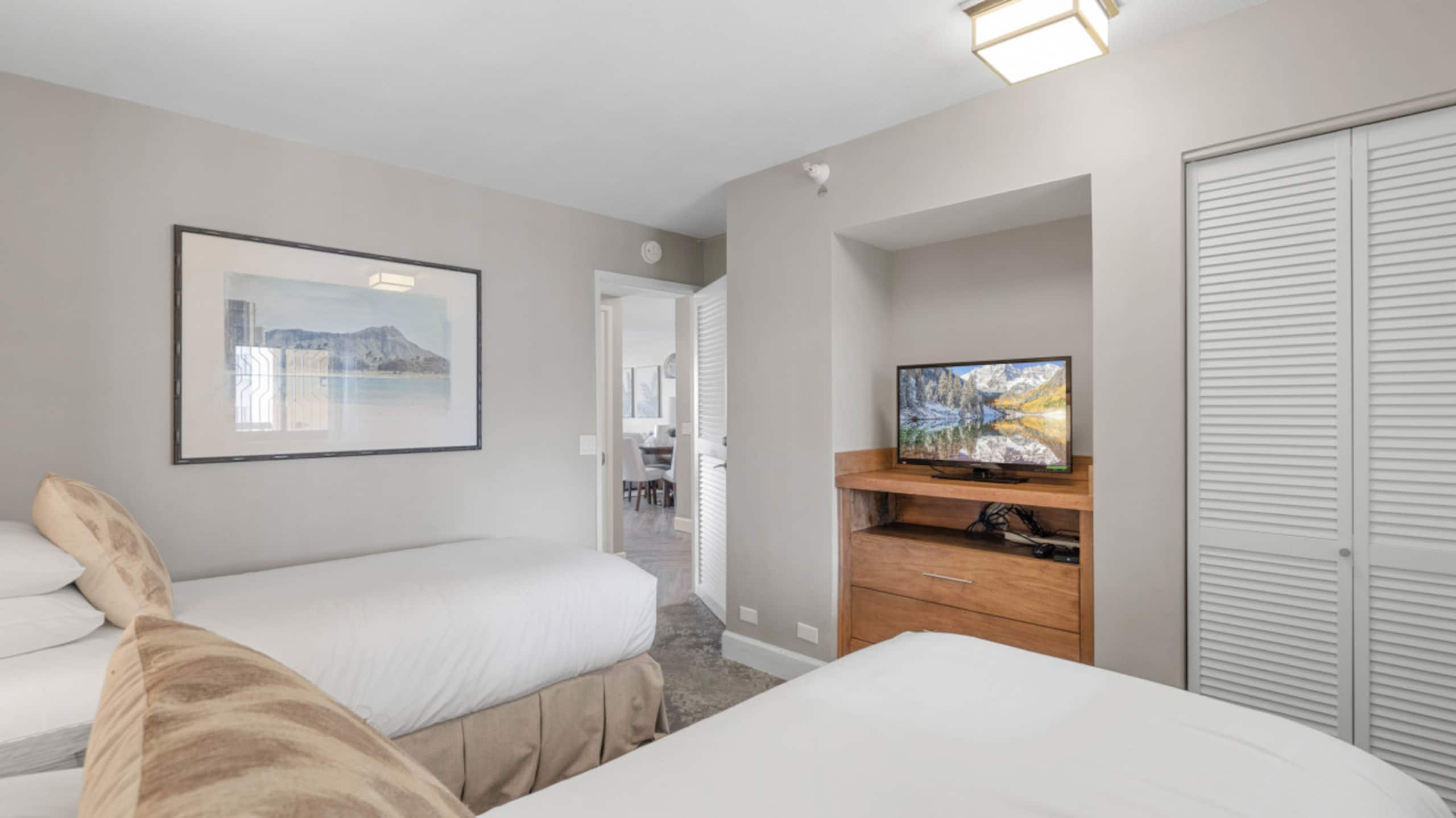 Condo in Honolulu · ★4.96 · 2 bedrooms · 4 beds · 2 private baths - Image 31