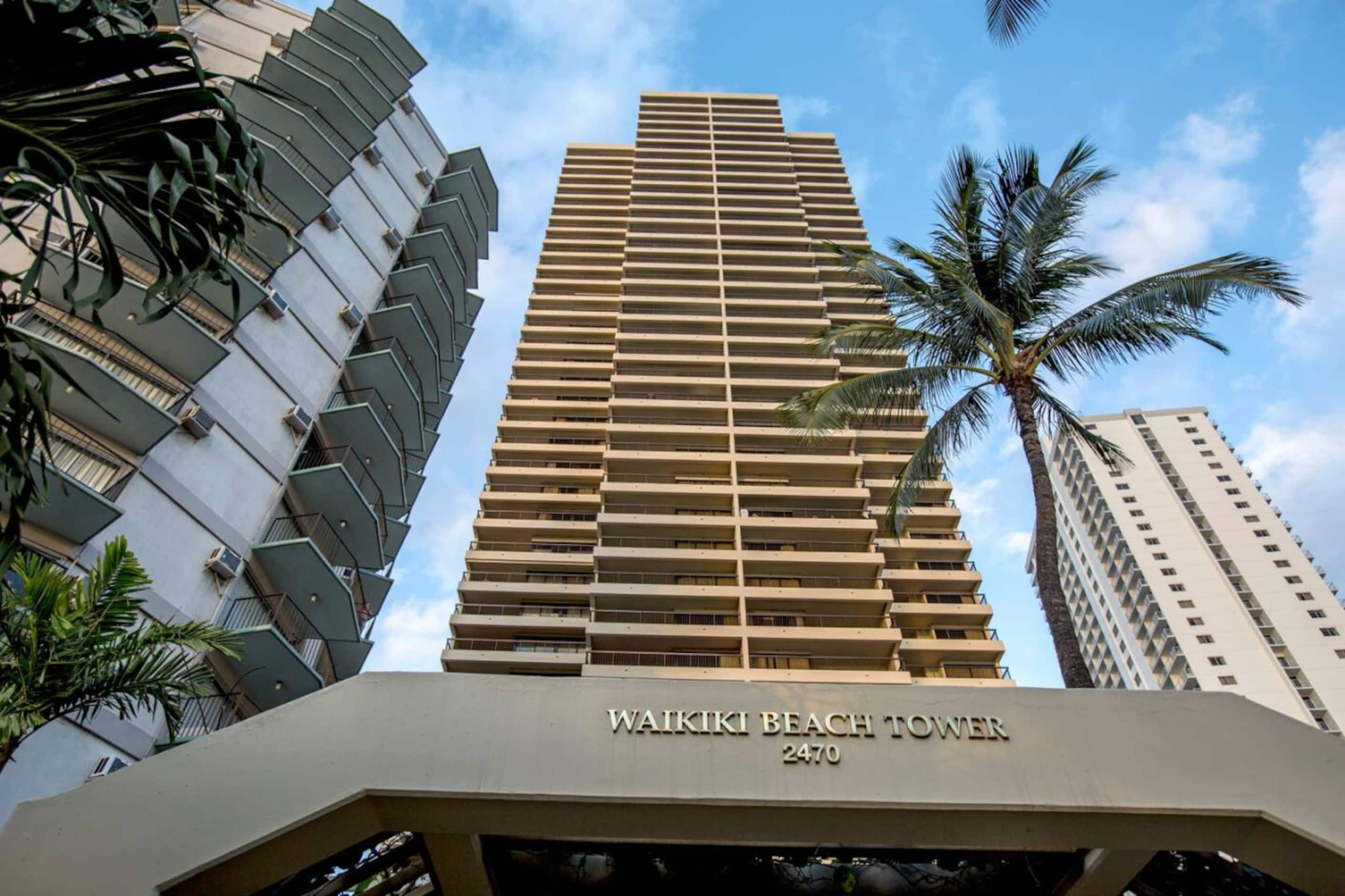 Condo in Honolulu · ★4.96 · 2 bedrooms · 4 beds · 2 private baths - Image 37