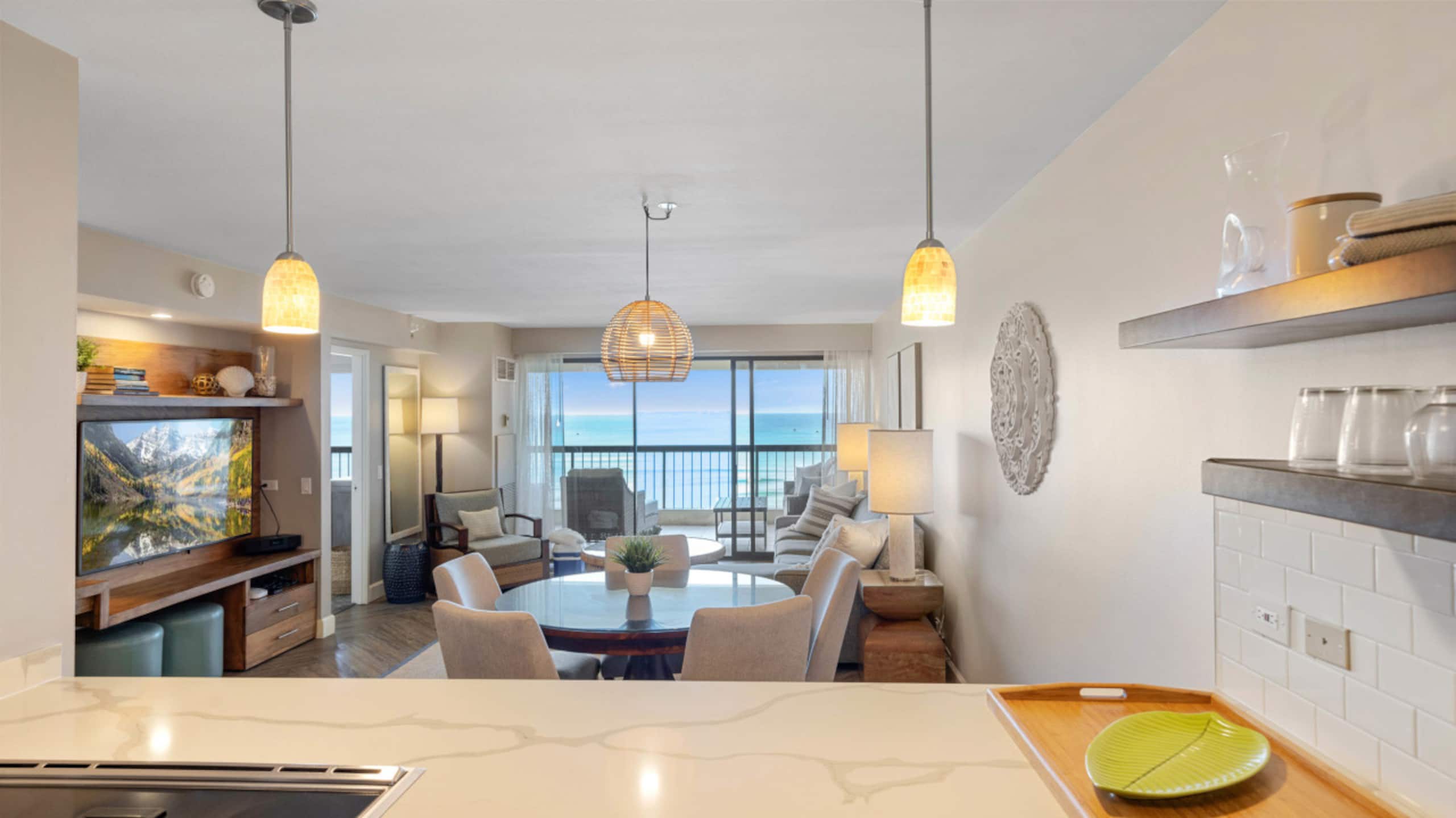 Condo in Honolulu · ★4.96 · 2 bedrooms · 4 beds · 2 private baths - Image 17