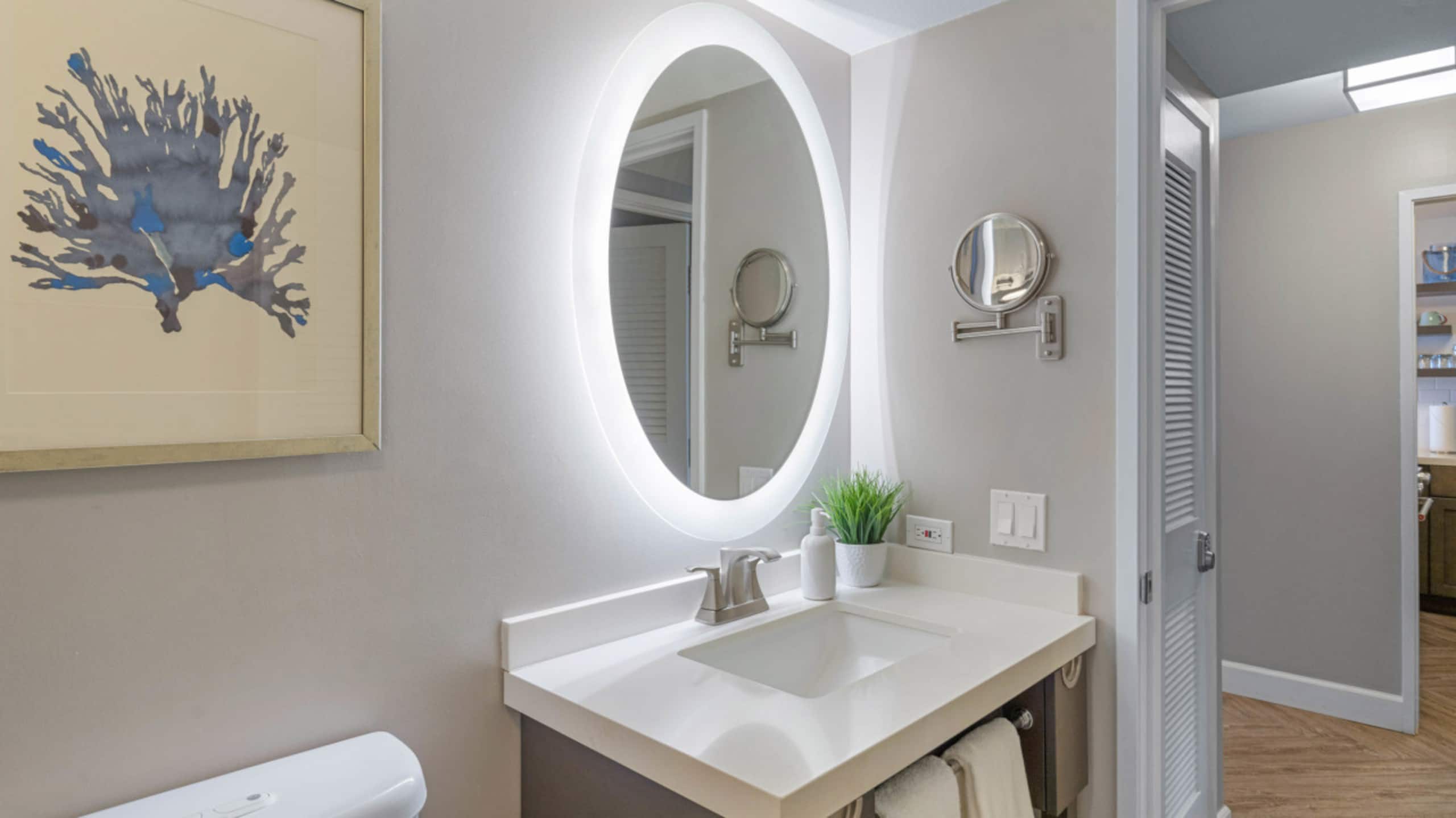 Condo in Honolulu · ★4.96 · 2 bedrooms · 4 beds · 2 private baths - Image 33