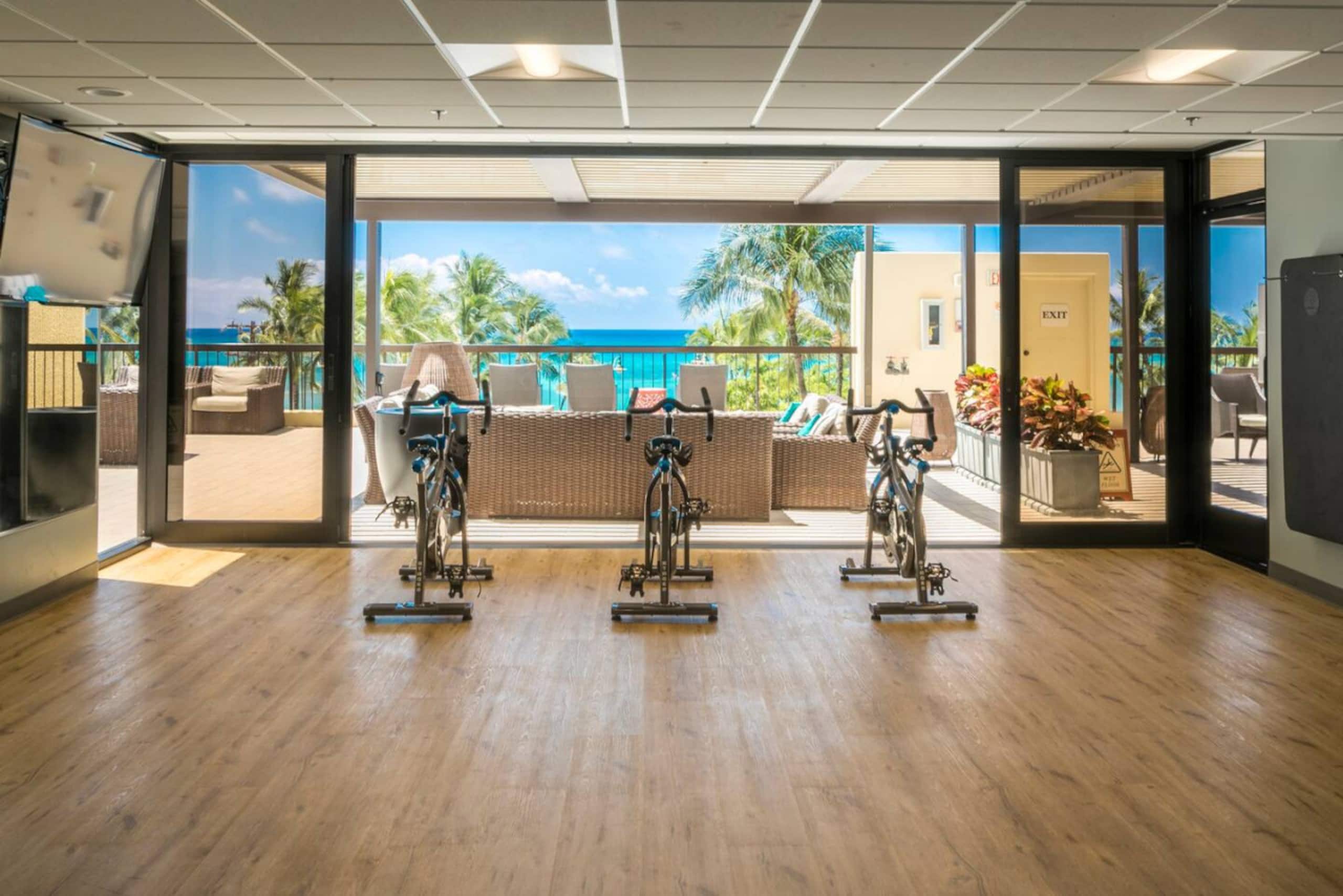 Condo in Honolulu · ★4.96 · 2 bedrooms · 4 beds · 2 private baths - Image 49