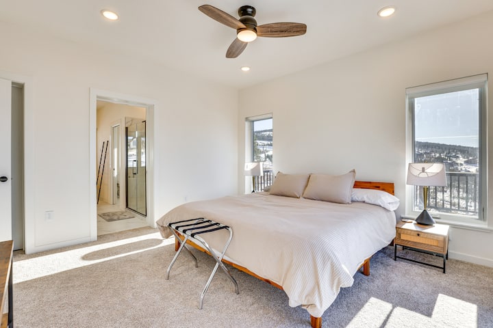 Спалня 1 | Двойно легло | Достъп до палубата | Самостоятелна баня | 1 - ви етаж