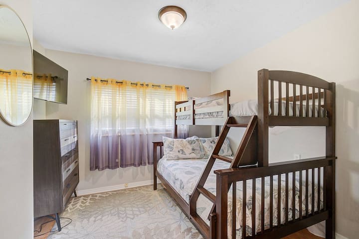 带电视的客用双层房