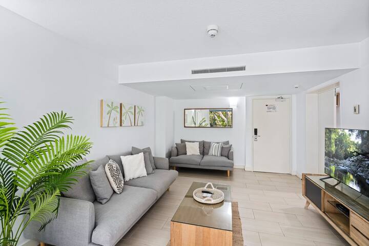 Belle Escapes Drift Beachfront Resort Suite 1305 - Palm Cove