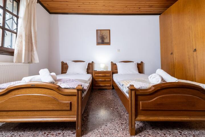 Dormitorio con 2 camas de una plaza.