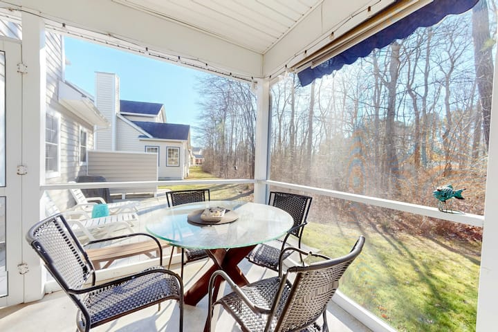 Waterside Home Near Beach: Deck Pool & Wifi - Bethany Beach, DE
