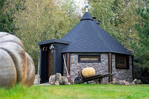 Hagrid Hut Themed - Hot Tub - Warner Bro Studio