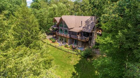 Luxury Riverfront w/ Privacy & Fireplace