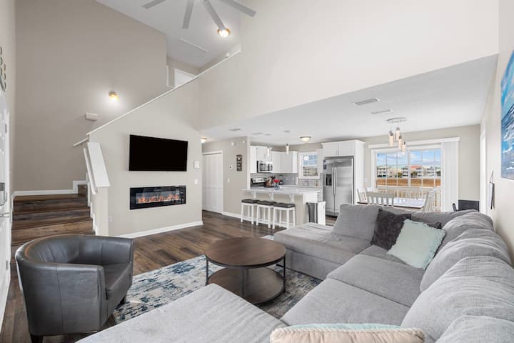 Luxury 4br Retreat • Walk To Beach + Marsh Views - North Myrtle Beach, SC