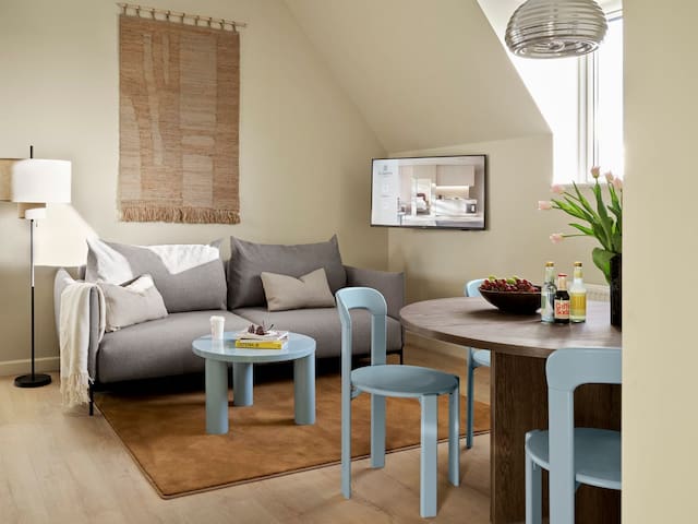 Attic Two-Bedroom Apartment for 6