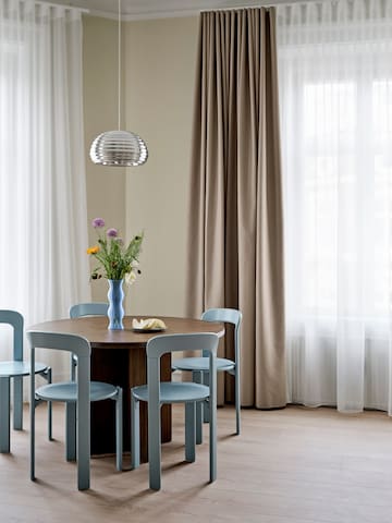 Corner Two-Bedroom Apartment for 6