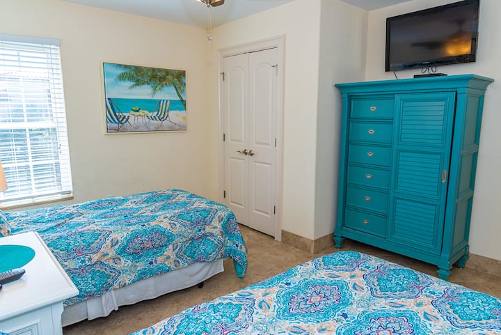 Spavaća soba s bračnim krevetom na 2. katu pored glavne spavaće sobe