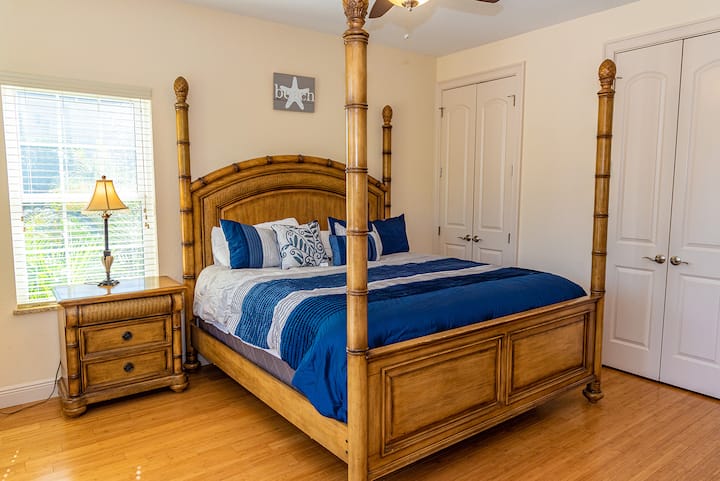 Majstor na glavnom katu s privatnim balkonom