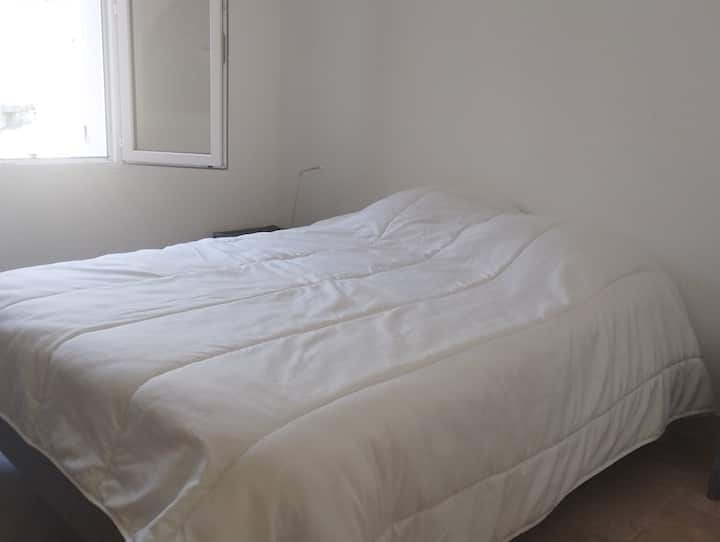 chambre lit 140