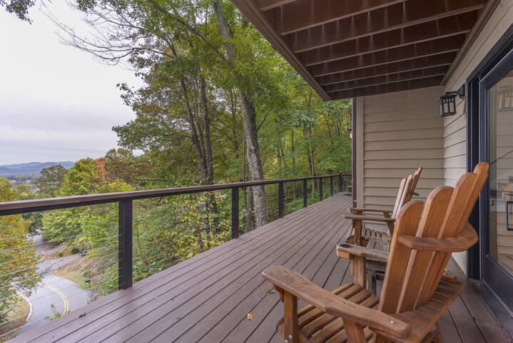 Panoramic Mountain View, Hot Tub,Close to Downtown gallery image 5