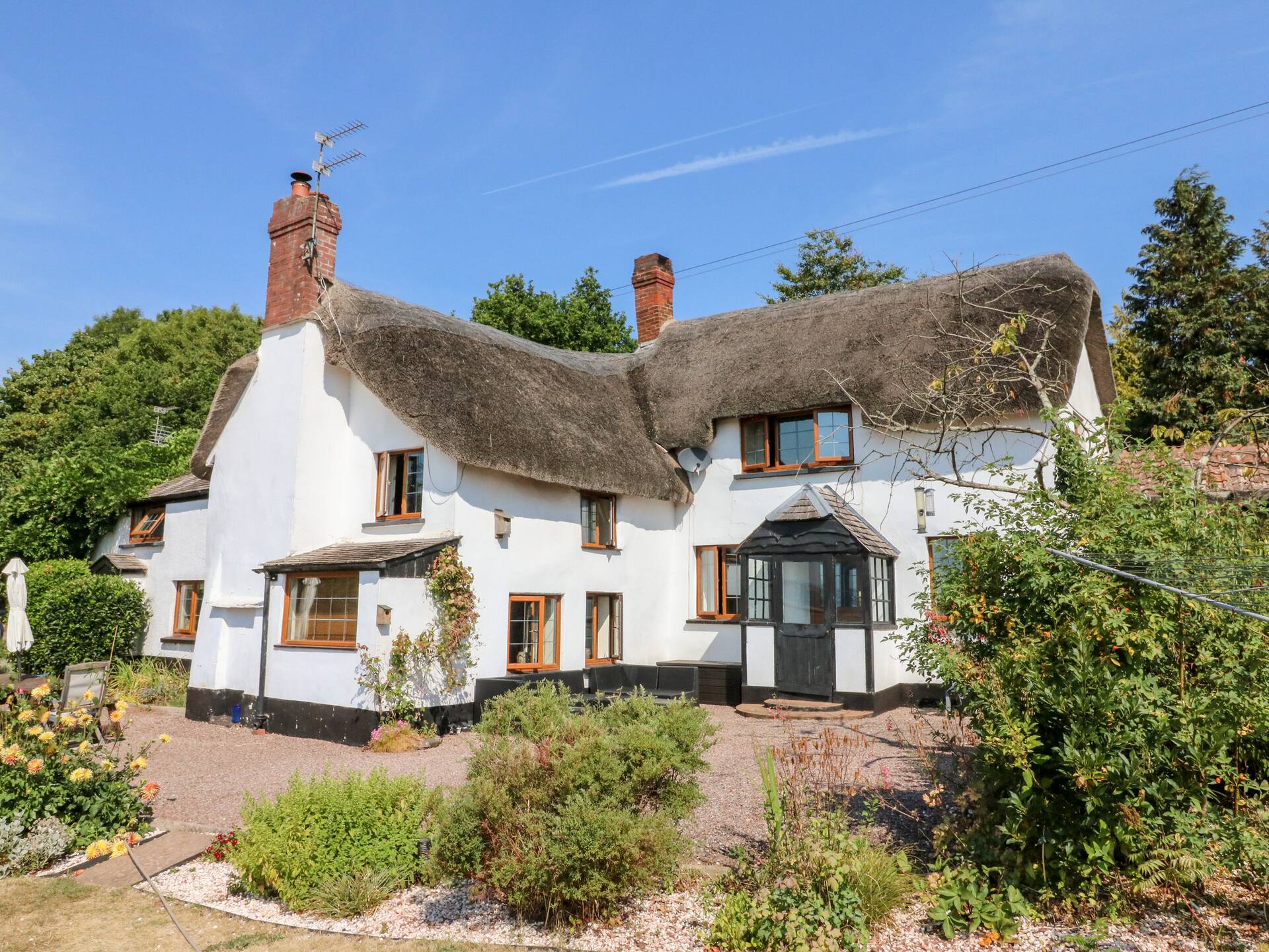 LE CHALET DE CHAUME, animaux acceptés, avec jacuzzi à Crediton