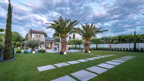 Villa Sirmione Front Lake