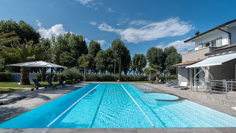 Villa Sirmione Front Lake