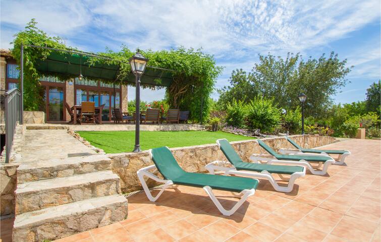 4 bedroom cozy home in Marratxí gallery image 2