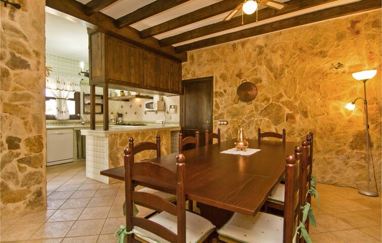 4 bedroom cozy home in Marratxí gallery image 5