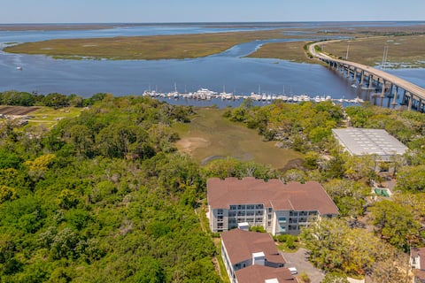 Beautifully furnished condo on Jekyll Riverfront!