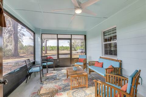 Pet-Friendly Florida Escape w/ Patio & Fire Pit!