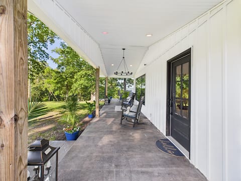 Kentucky Lake Farmhouse & Chalet