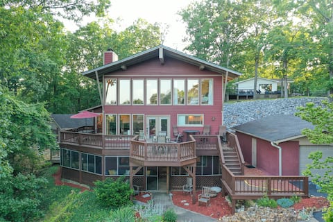 Kentucky Lake Farmhouse & Chalet