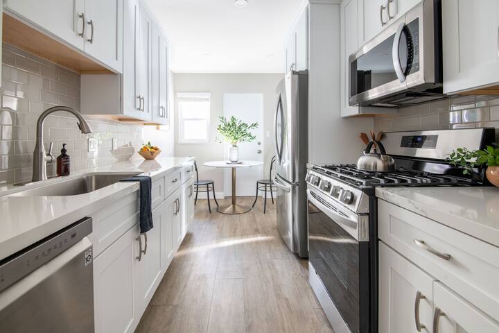 Seashore Buyout by AvantStay | Sleeps 21, 7 Spaces gallery image 5