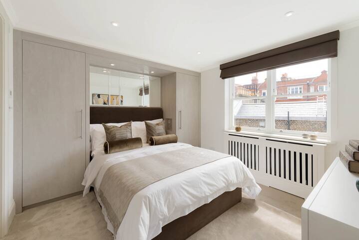 Amazing South Kensington Apartment gallery image 2