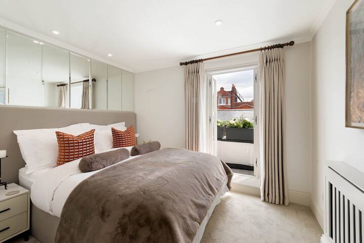 Amazing South Kensington Apartment gallery image 4