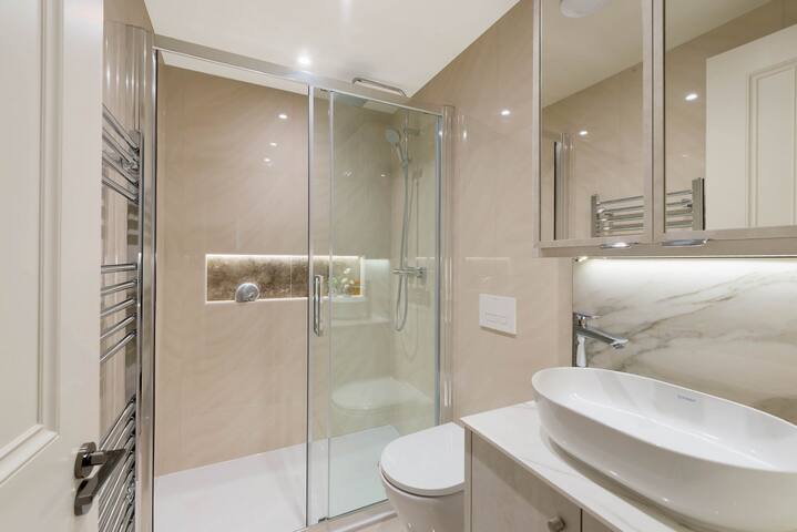 Amazing South Kensington Apartment gallery image 3