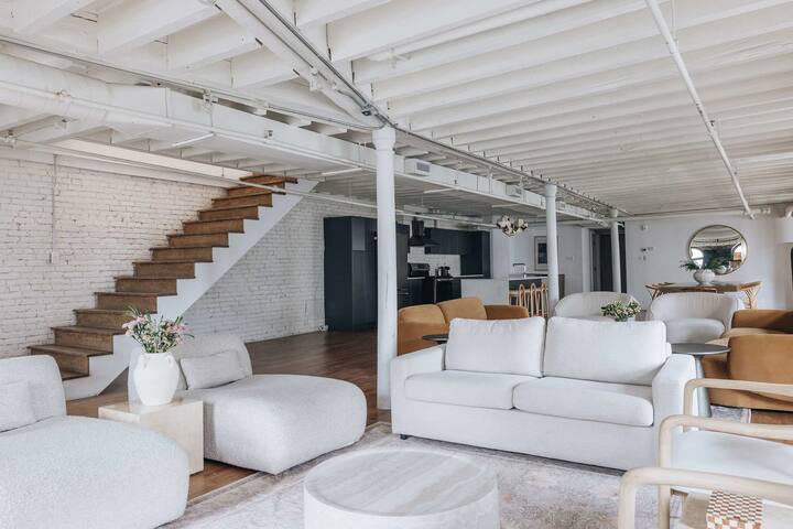 Dream 2 floor Penthouse|4BD-4BA|Old Mtl gallery image 2