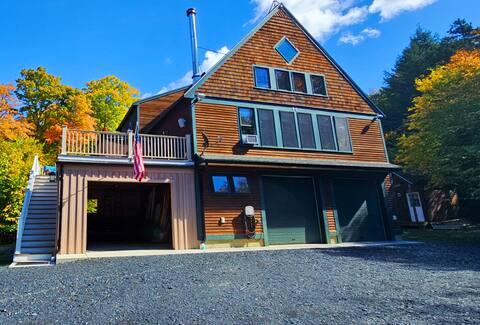 Woods All Around *Sled trail access- sleeps 10+
