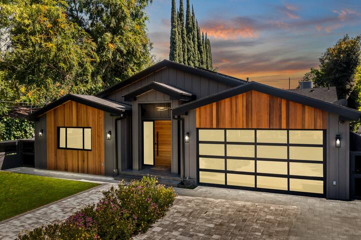 Valley Village Villa: Pool, Hot Tub & BBQ gallery image 5