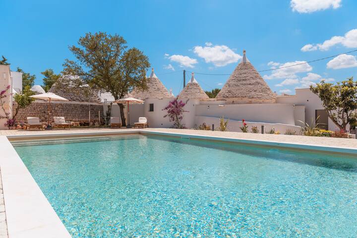 Trulli Zaccano con Piscina Privata gallery image 2
