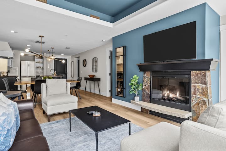 Perfect Mountain Getaway With Pool & Hot Tub - Canmore