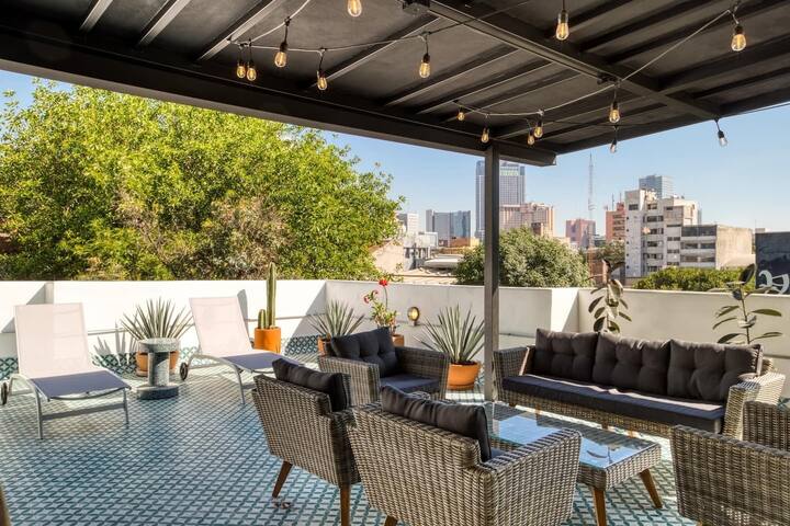 2Br classic building w/all amenities