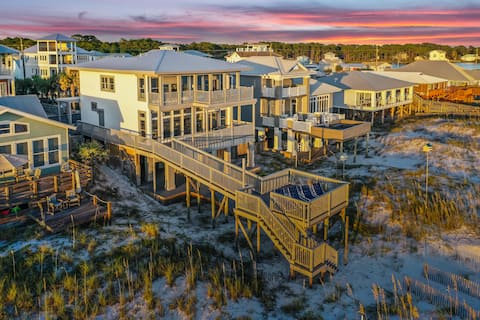 Beachfront "Pines to Palms" Rare Sundeck on Beach