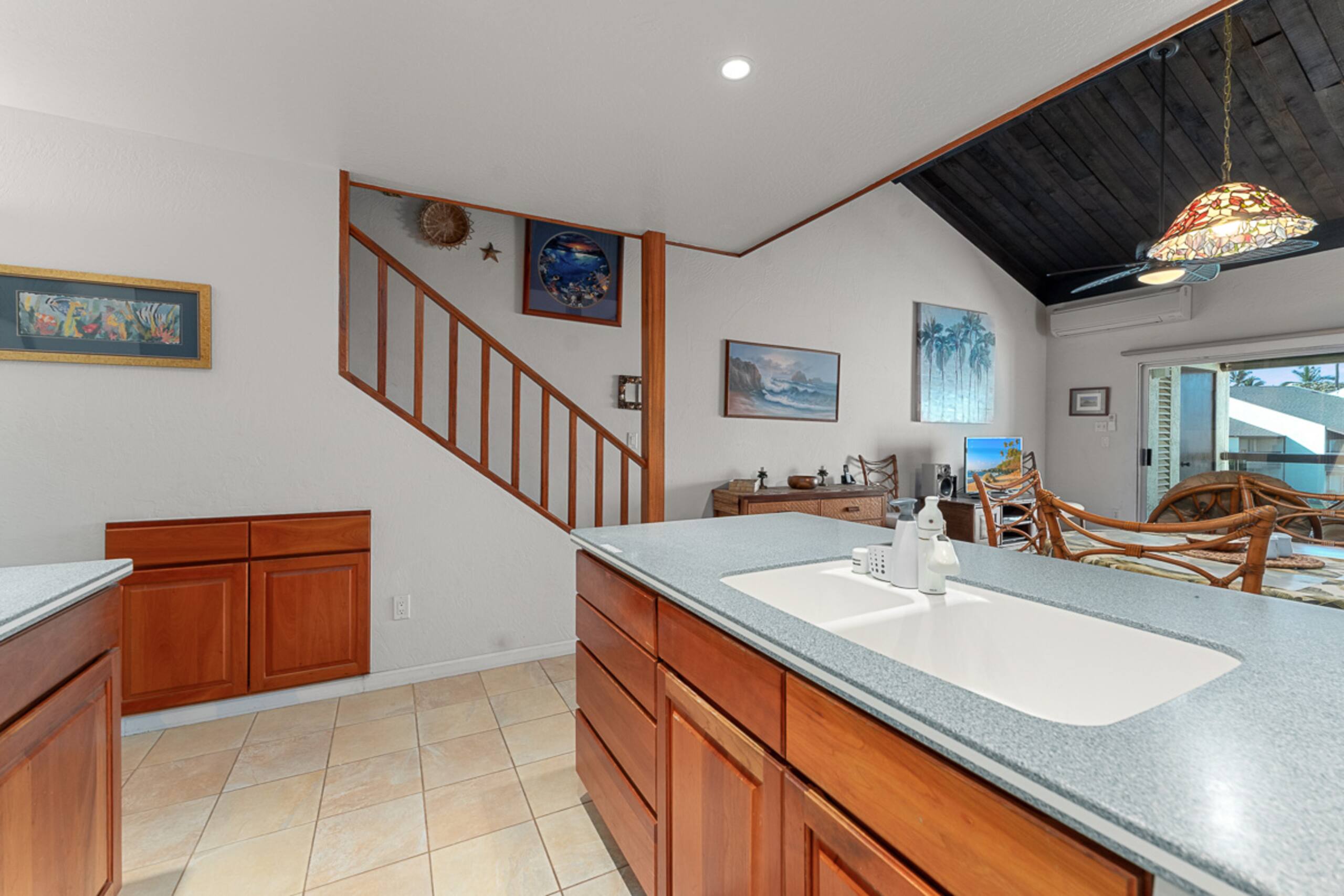 Conveniently located two bedroom two bath HK319 - Image 5